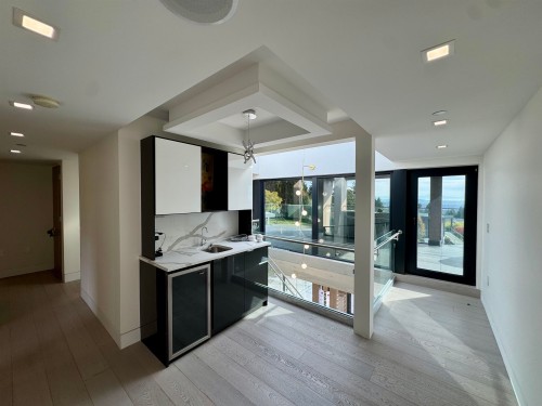 1035 Greenwood Place, West Vancouver, BC 