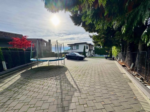 1035 Greenwood Place, West Vancouver, BC 