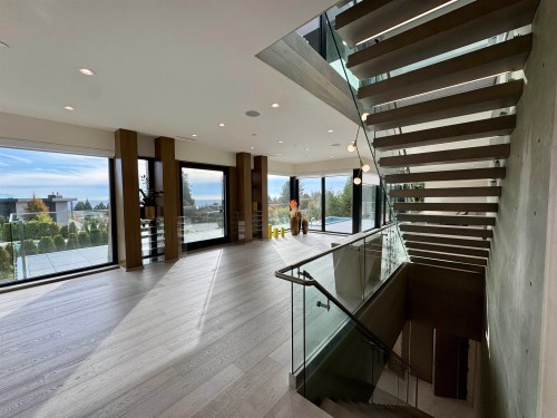 1035 Greenwood Place, West Vancouver, BC 