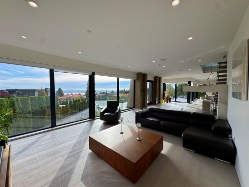 1035 Greenwood Place, West Vancouver, BC 