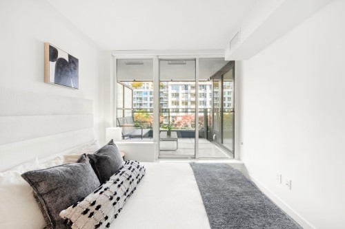 617-8833 Hazelbridge Way, Richmond, BC 