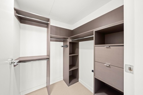 617-8833 Hazelbridge Way, Richmond, BC 