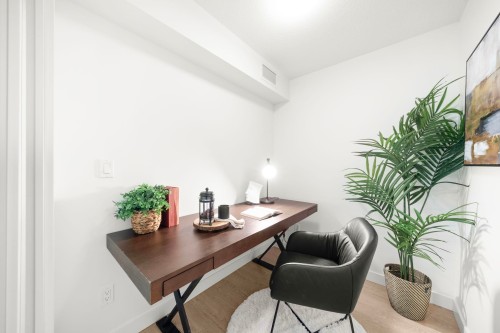 617-8833 Hazelbridge Way, Richmond, BC 