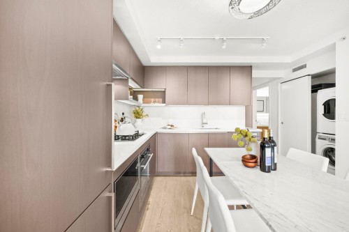 617-8833 Hazelbridge Way, Richmond, BC 