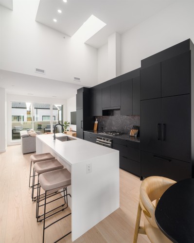 228-650 2Nd Street E, North Vancouver, BC 