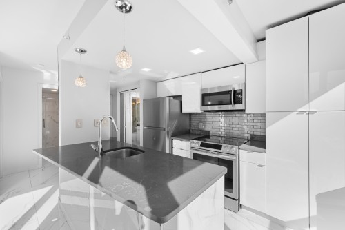 702-1188 Howe Street  Vancouver, BC V6Z 2S8