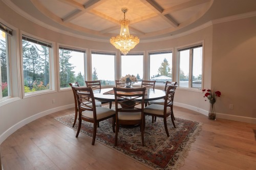 2572 Westhill Close, West Vancouver, BC 