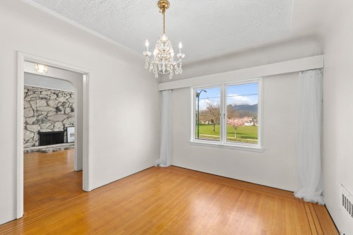 2880 Oxford Street, Vancouver, BC 