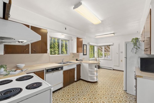 2880 Oxford Street, Vancouver, BC 