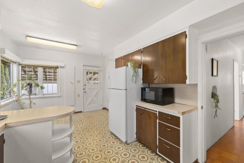 2880 Oxford Street, Vancouver, BC 