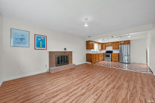 6760 Lakeview Avenue, Burnaby, BC 