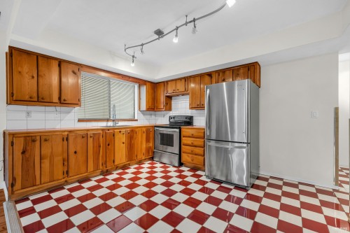 6760 Lakeview Avenue, Burnaby, BC 