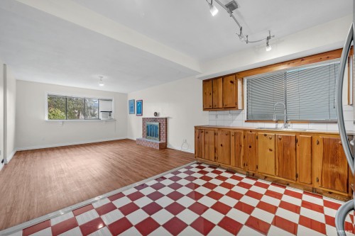 6760 Lakeview Avenue, Burnaby, BC 