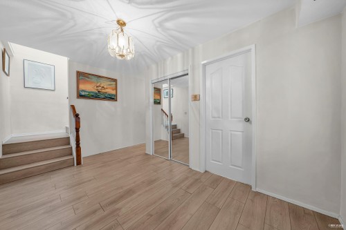 6760 Lakeview Avenue, Burnaby, BC 