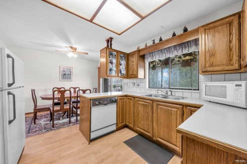 6760 Lakeview Avenue, Burnaby, BC 