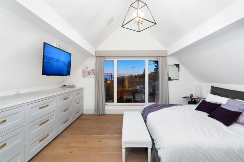 1388 21St Street, West Vancouver, BC 