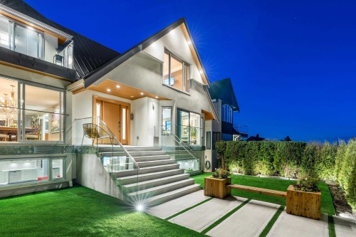 1388 21St Street, West Vancouver, BC 