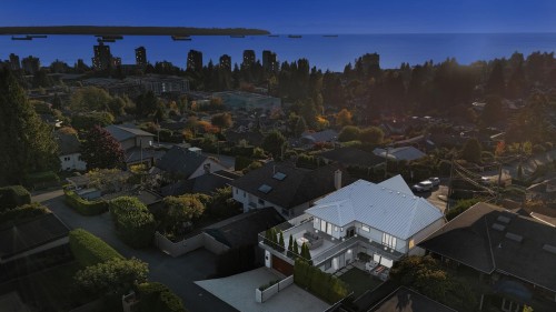 1388 21St Street, West Vancouver, BC 