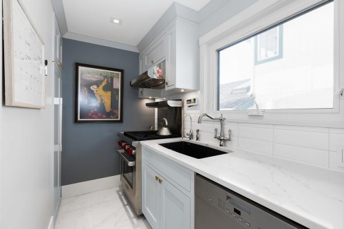 1388 21St Street, West Vancouver, BC 