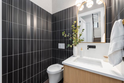 1-878 37 Avenue E, Vancouver, BC 