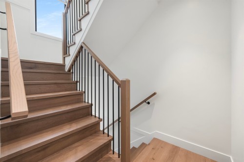 1-878 37 Avenue E, Vancouver, BC 