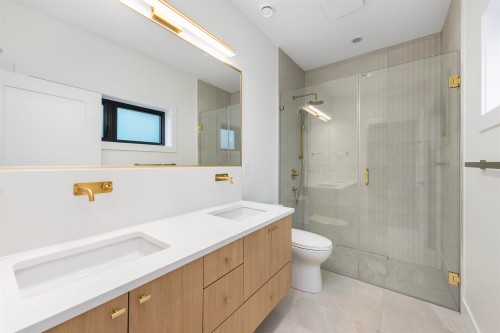 1-878 37 Avenue E, Vancouver, BC 