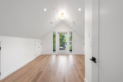 1-878 37 Avenue E, Vancouver, BC 