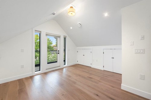 1-878 37 Avenue E, Vancouver, BC 