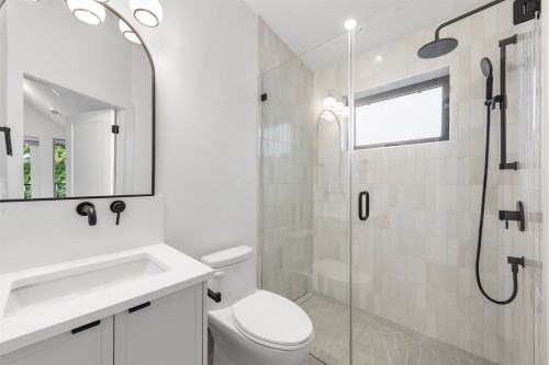 1-878 37 Avenue E, Vancouver, BC 