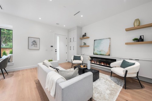 1-878 37 Avenue E, Vancouver, BC 