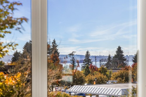 201-588 16Th Street, West Vancouver, BC 