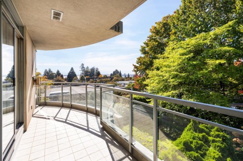 201-588 16Th Street, West Vancouver, BC 