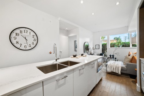 7458 Granville Street, Vancouver, BC 