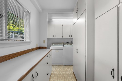 260 21St Street W, North Vancouver, BC 