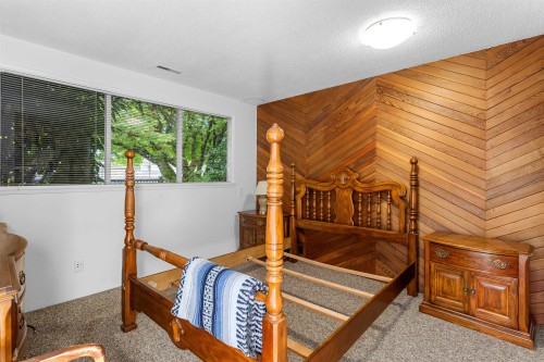 260 21St Street W, North Vancouver, BC 