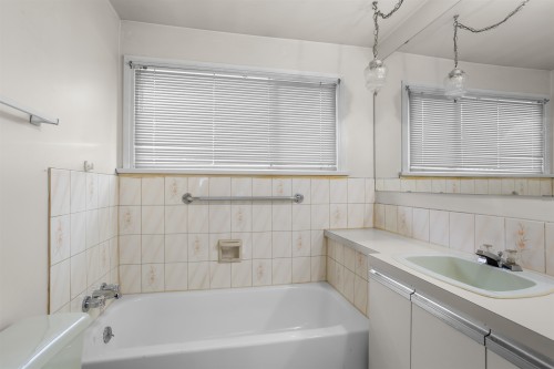 260 21St Street W, North Vancouver, BC 