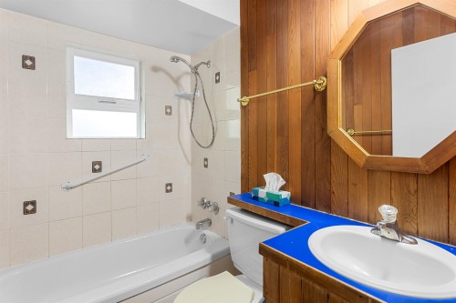 260 21St Street W, North Vancouver, BC 