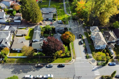 260 21St Street W, North Vancouver, BC 