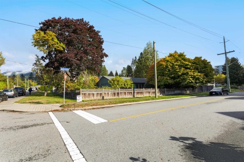 260 21St Street W, North Vancouver, BC 