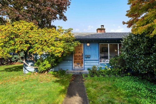260 21St Street W, North Vancouver, BC 