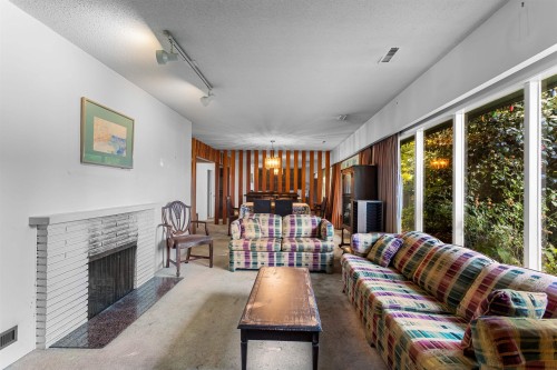 260 21St Street W, North Vancouver, BC 