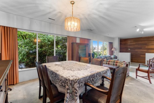 260 21St Street W, North Vancouver, BC 