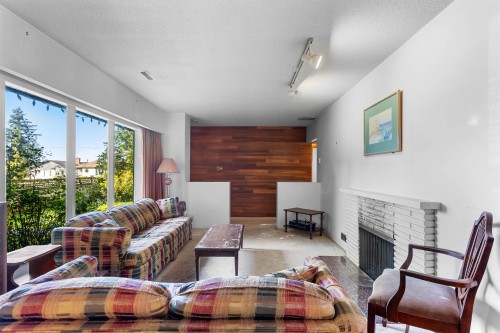 260 21St Street W, North Vancouver, BC 