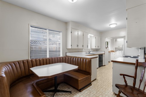 260 21St Street W, North Vancouver, BC 