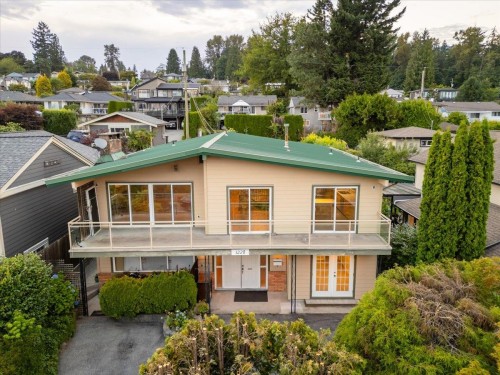 1228 Adderley Street  North Vancouver, BC V7L 1T7