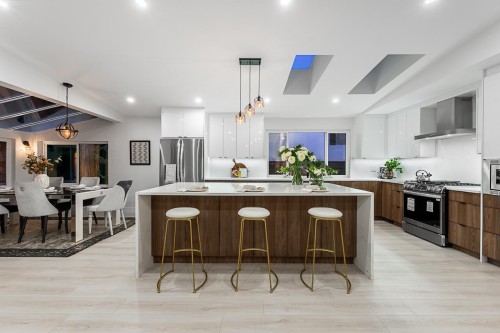 531 Greenway Avenue  North Vancouver, BC V7N 3C9