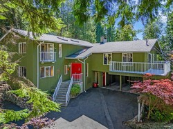 3845 Bayridge Avenue  West Vancouver, BC V7V 3J3