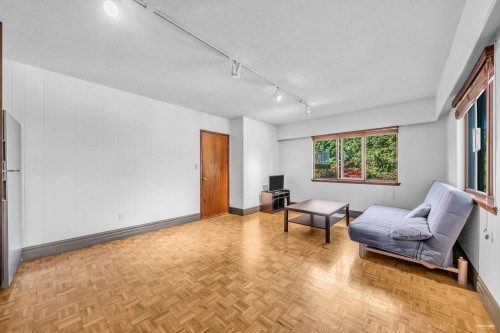 3845 Bayridge Avenue, West Vancouver, BC 