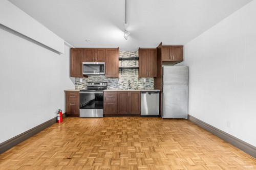 3845 Bayridge Avenue, West Vancouver, BC 