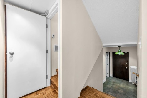 3845 Bayridge Avenue, West Vancouver, BC 